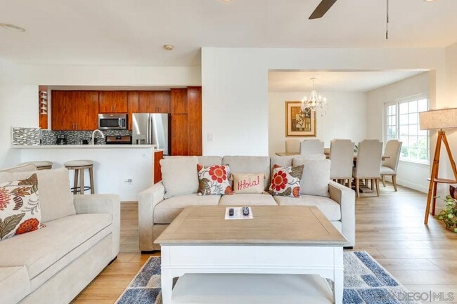 Building Photo - 833 Viva Ct