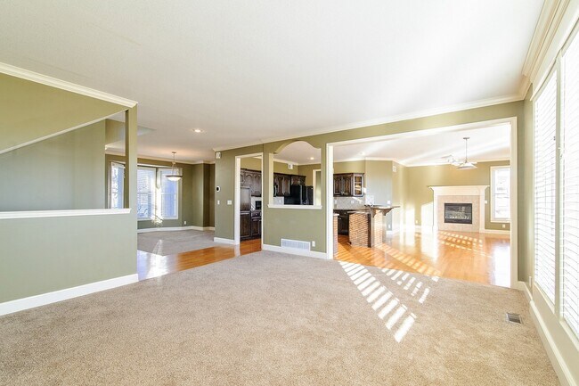 Foto del edificio - Gorgeous 4 Bedroom home in Blue Valley Schools