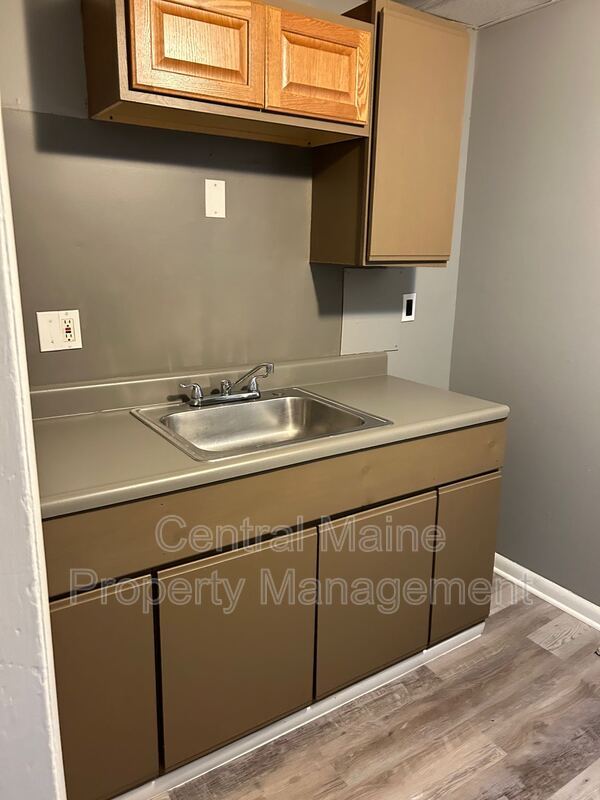 Building Photo - 129 Oak St