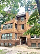 Building Photo - 2300 W Sunnyside Ave