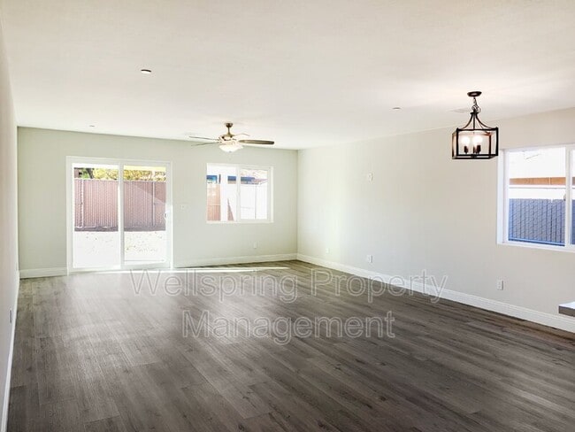 Building Photo - 1217 Sims St