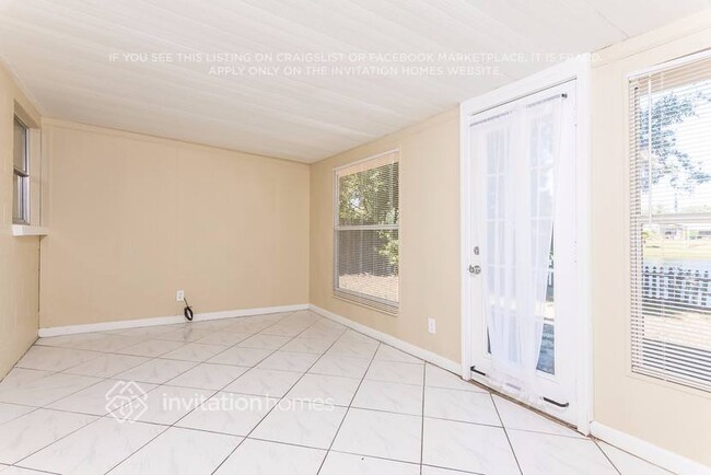 Building Photo - 13333 Laraway Dr