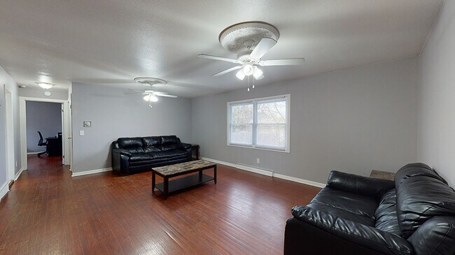 Foto del edificio - 1022 E Colvin St