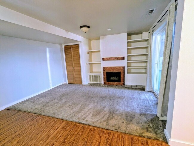 Foto del edificio - 1761 Willowbrook Dr