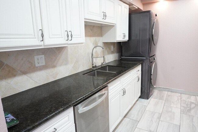 Foto del edificio - 10444 N 69th St