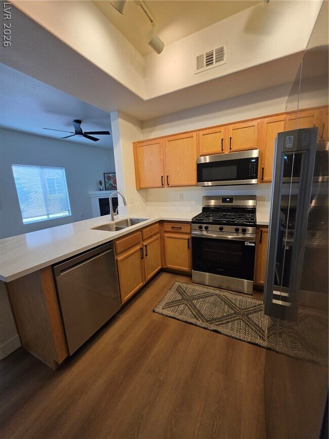 Foto del edificio - 2305 W Horizon Ridge Pkwy