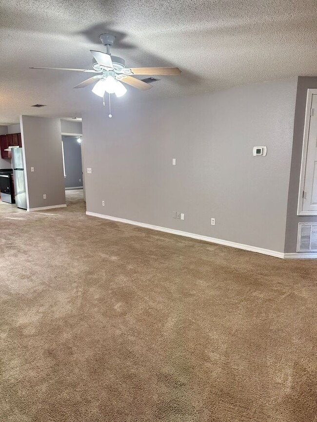 Building Photo - 3/2 Cottage in Maple Oaks Subdivision with garage