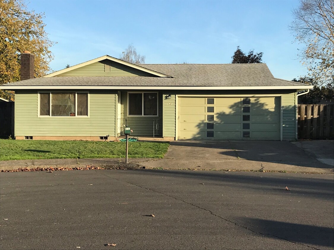 Foto principal - 3 Bedroom Home Coming Soon McMinnville OR