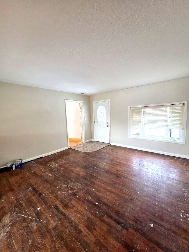 Foto del edificio - 14315 Ledgewood Ave