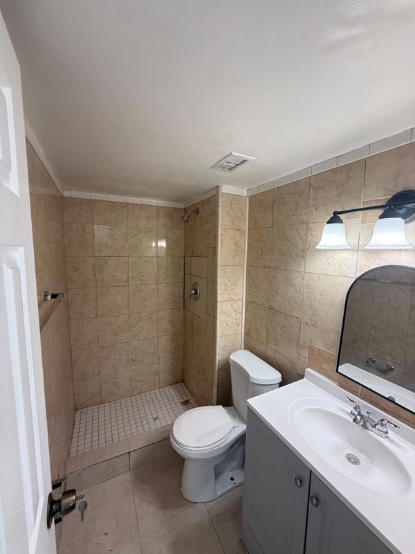 Foto del edificio - 482 NW 165th St