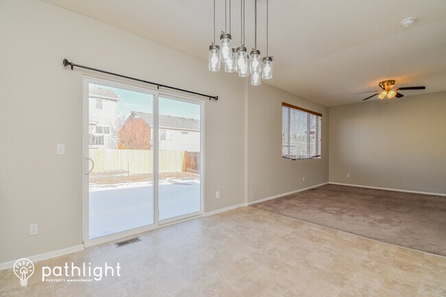 Foto del edificio - 4551 Range Creek Drive, Colorado Springs, ...