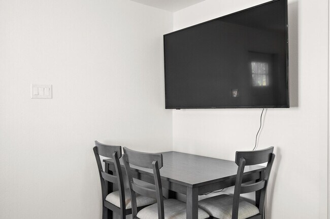 Foto del edificio - 2223 W Georgia Ave