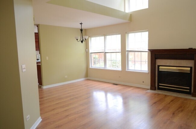 Building Photo - 389 Bloomfield Ct