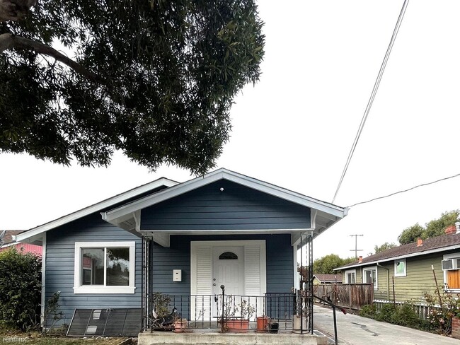 Building Photo - 389 E Arques Ave