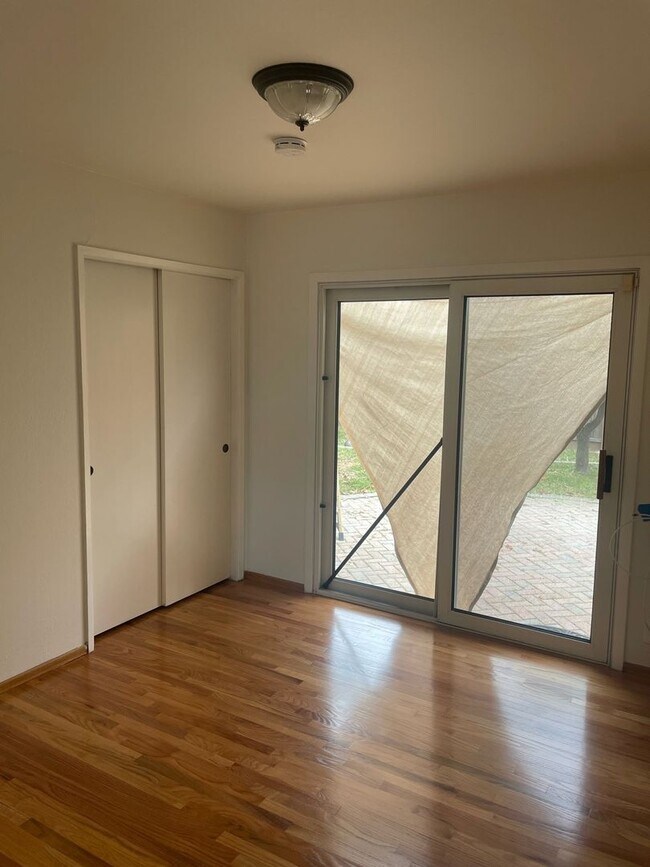 Building Photo - 805 Onyx Ct