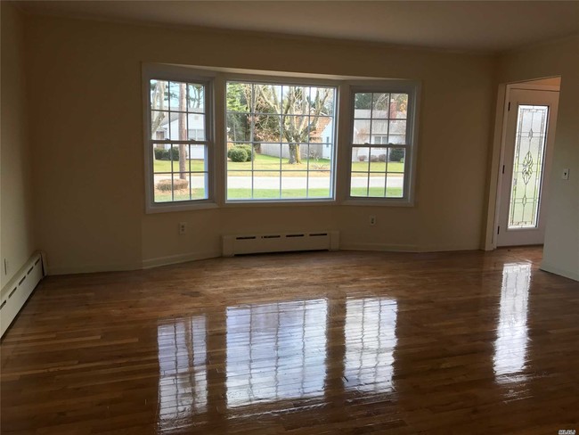 Building Photo - 500 Gillette Dr