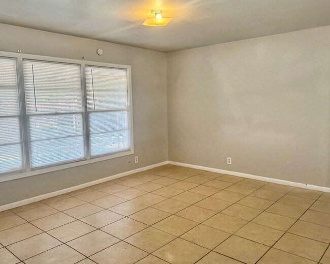 Foto del edificio - MOVE IN SPECIAL!!! Half off First Month!! ...