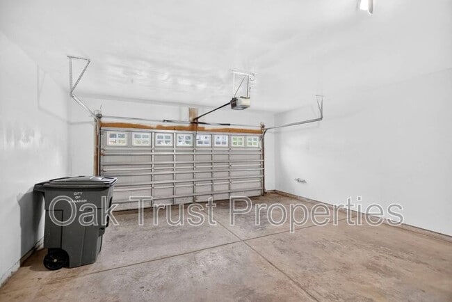 Foto del edificio - 7018 Bellflower Ln