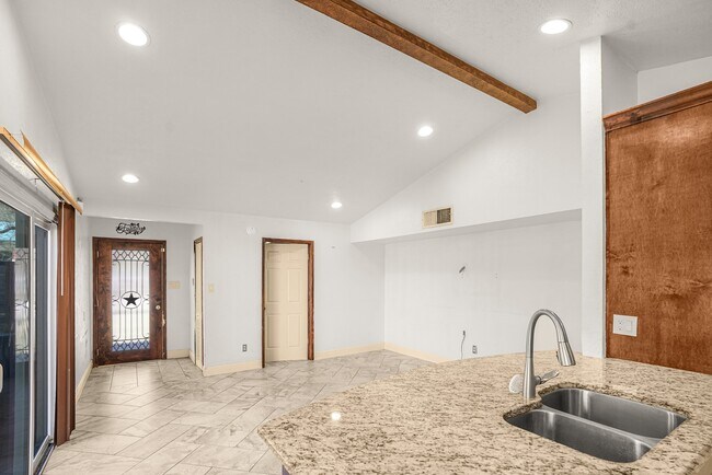 Foto del edificio - 5609 Hollow Pines Dr