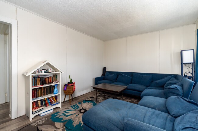 Foto del edificio - 837 E Burnett Ave