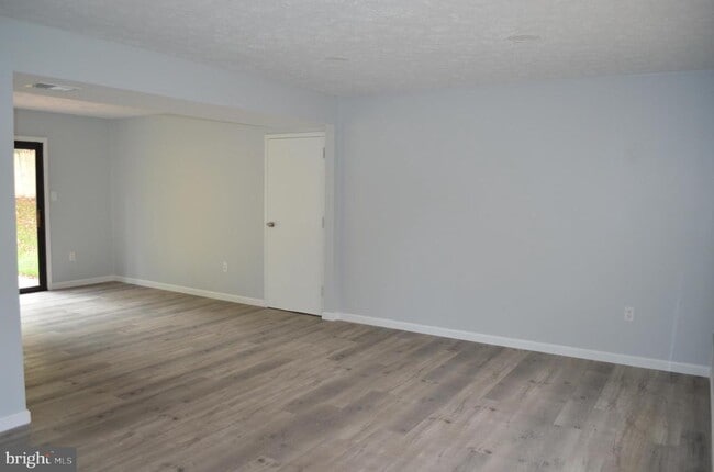 Foto del edificio - 14903 Neath Ct