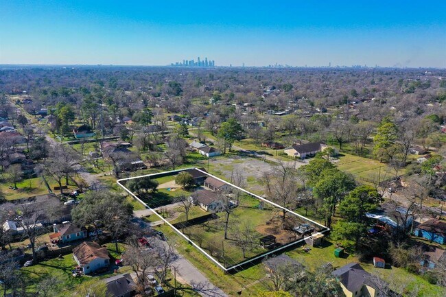 Building Photo - 9311 Lanewood Dr