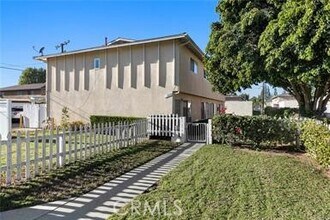 Building Photo - 928 N Vicentia Ave
