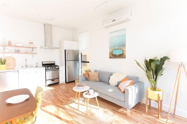 Foto del interior - 132 N Alvarado St