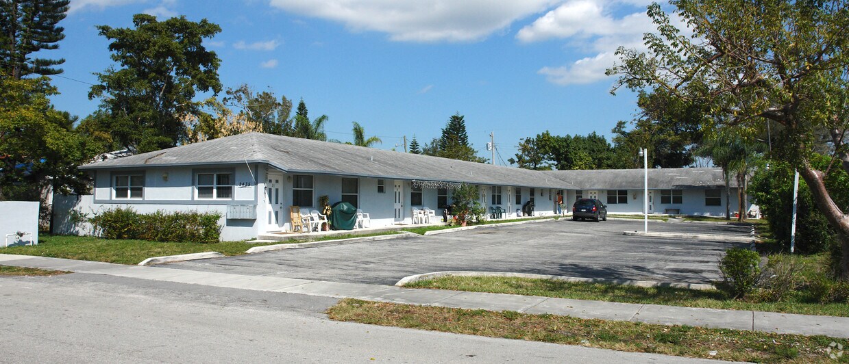 Primary Photo - 2435 Pierce St