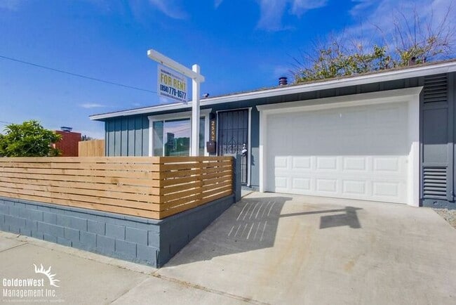 Building Photo - Remodeled 2Bdm 1Ba Duplex in the Heart of ...