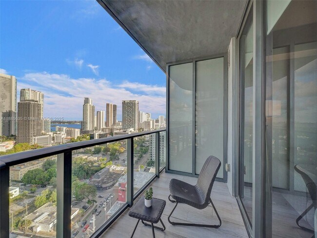 Foto del edificio - 121 NE 34th St