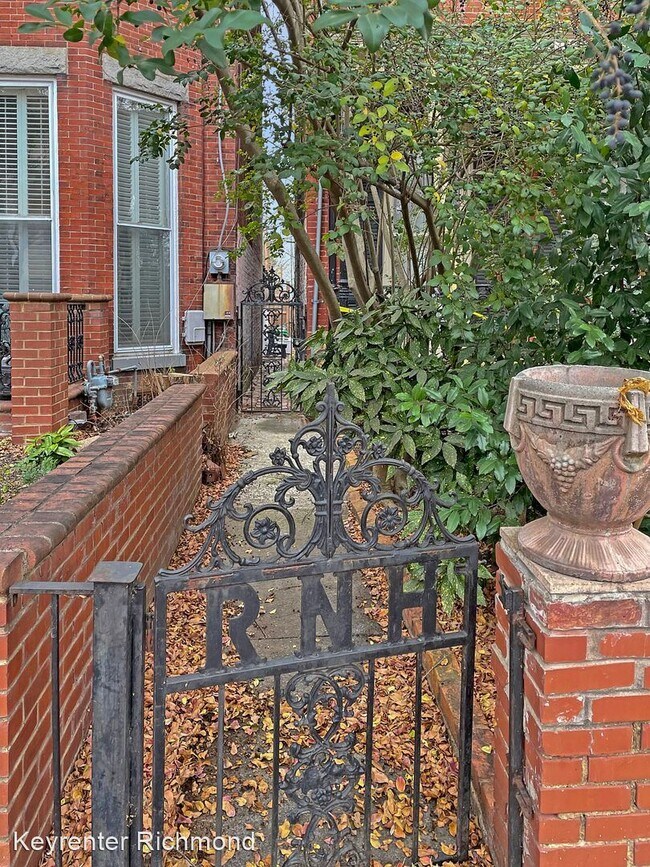 Building Photo - 2 br, 1 bath House - 14 E Clay St  B