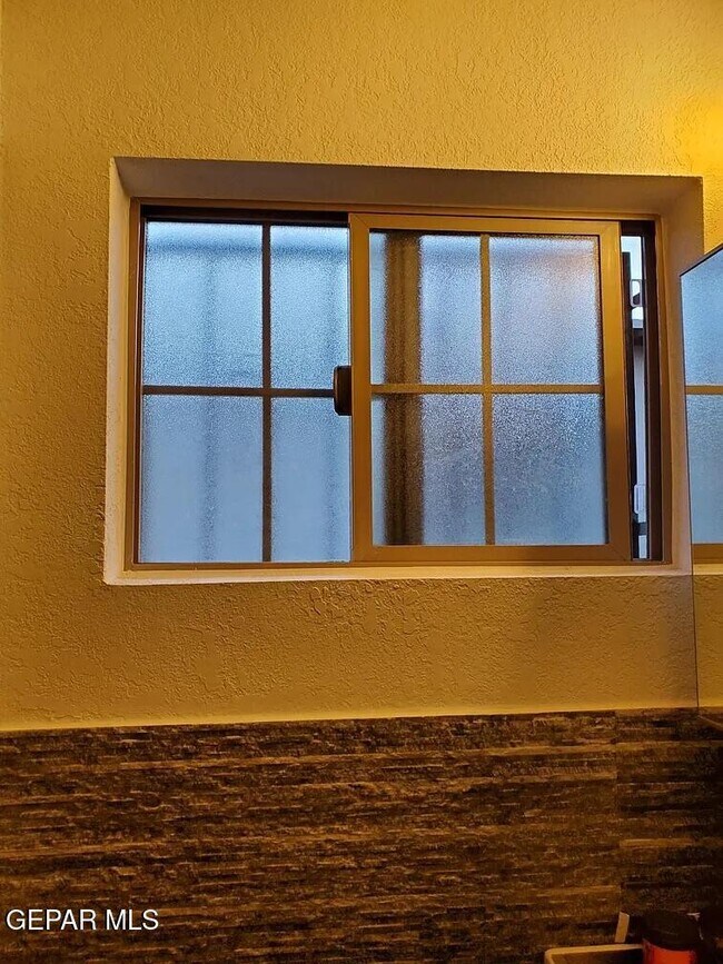 Foto del edificio - 2705 Jackson Ave