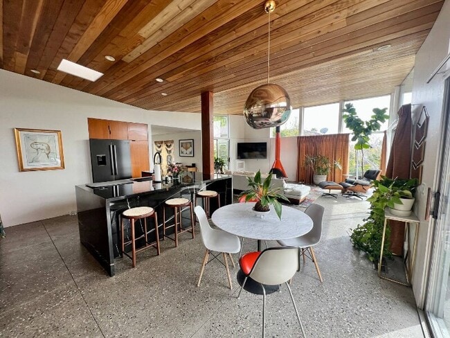 Building Photo - 3066 Nile St