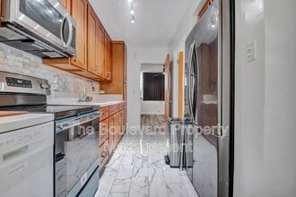 Building Photo - 1550 Rycroft St