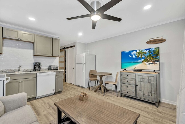 Foto del edificio - 23 S Forest Beach Dr