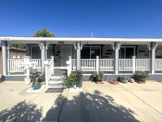 Foto del edificio - 8824 Tyrone Ave