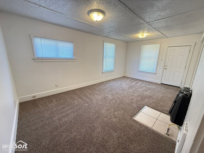 Building Photo - 912 S 10th Ave