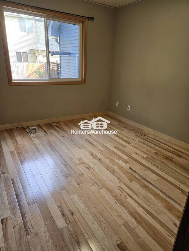 Foto del edificio - 5 Bedroom 3 Bathroom Split Entry with 3 Car Garage