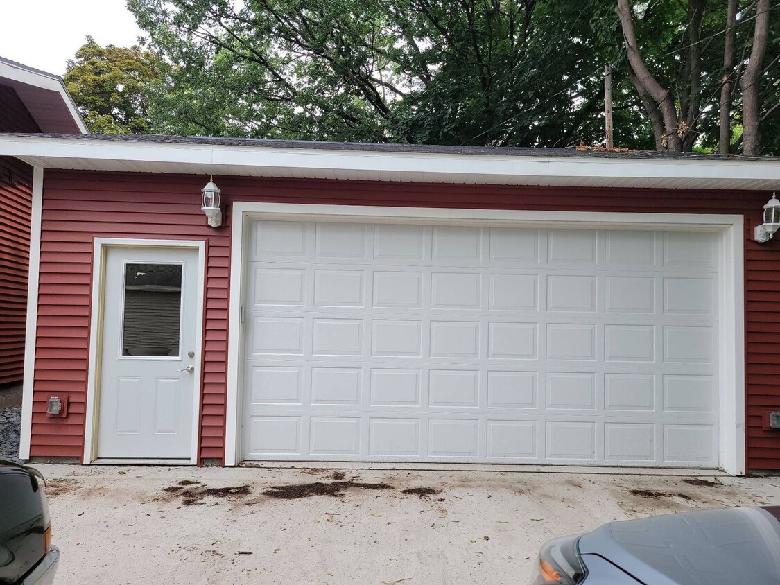 Building Photo - 607 Seymour St