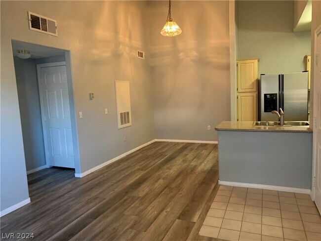 Foto del edificio - 855 N Stephanie St
