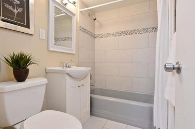 Baño - 8R Riverside St