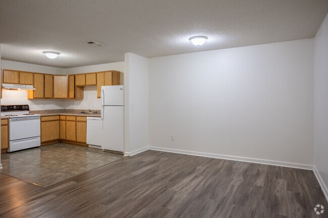 3BR, 2BA - 1,125SF - Dining Area - Providence Place