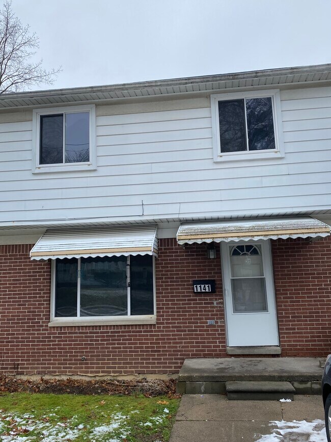 Building Photo - 1141 Lathrop St
