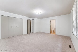 Building Photo - 41 S Cedar St