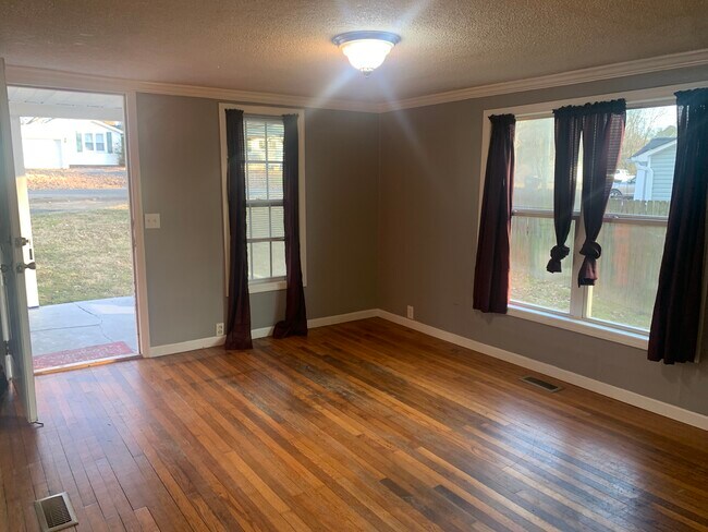 Foto del edificio - 635 Ledford Rd NE