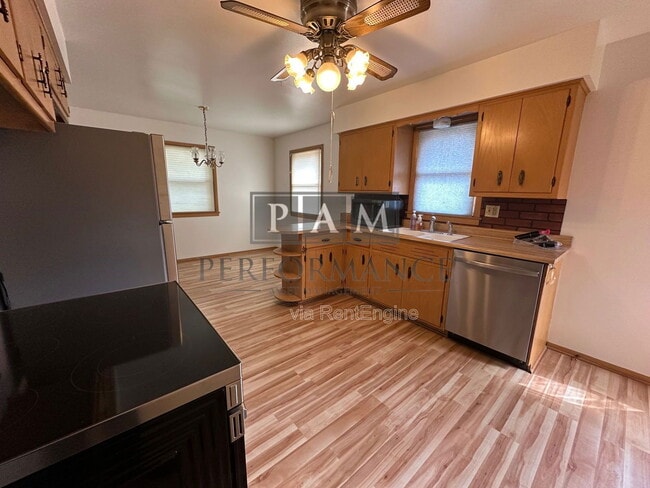 Building Photo - 2517 W Halsey Ave