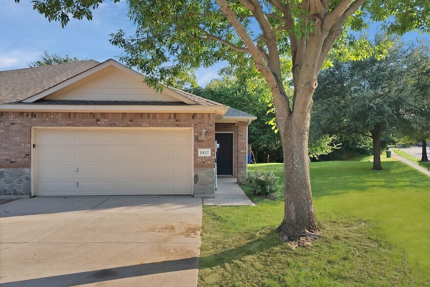 Foto principal - 1427 Piedmont Dr