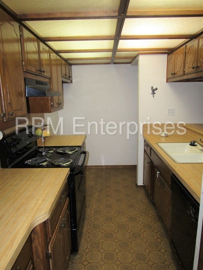 Building Photo - 10333 Birkenhead Rd