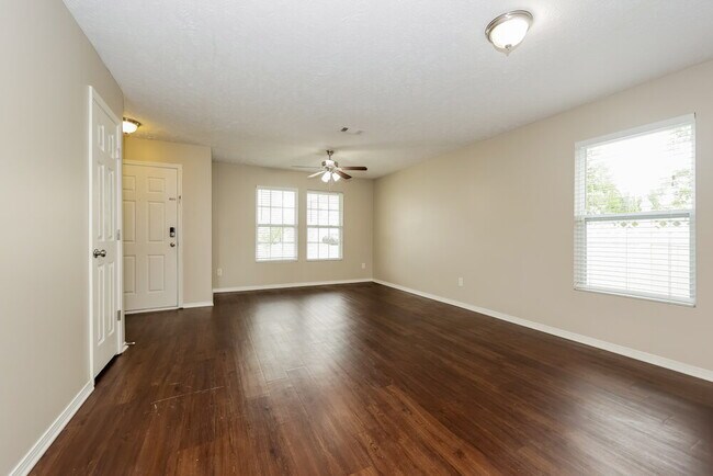 Building Photo - 5576 Dory Dr